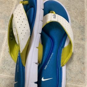 Nike cushion gel flip flops